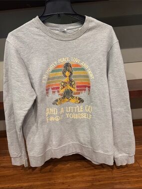 Gray Graphic Yoga Pullover Sweatshirt - Retro Sunset Design